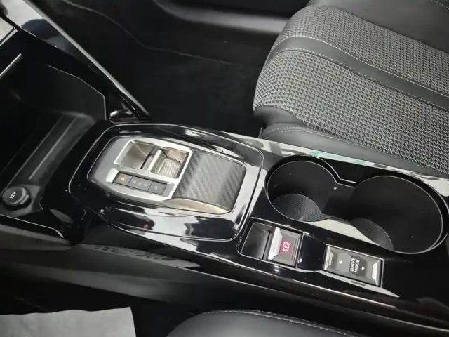 Peugeot 208 puretech 100 s&amp;s eat8 — photo 28