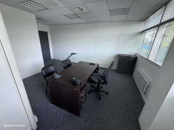 Location bureau standing 20 m² à Champigny - Bureau commercial avec fibre - ~530 /mois TTC Charges C