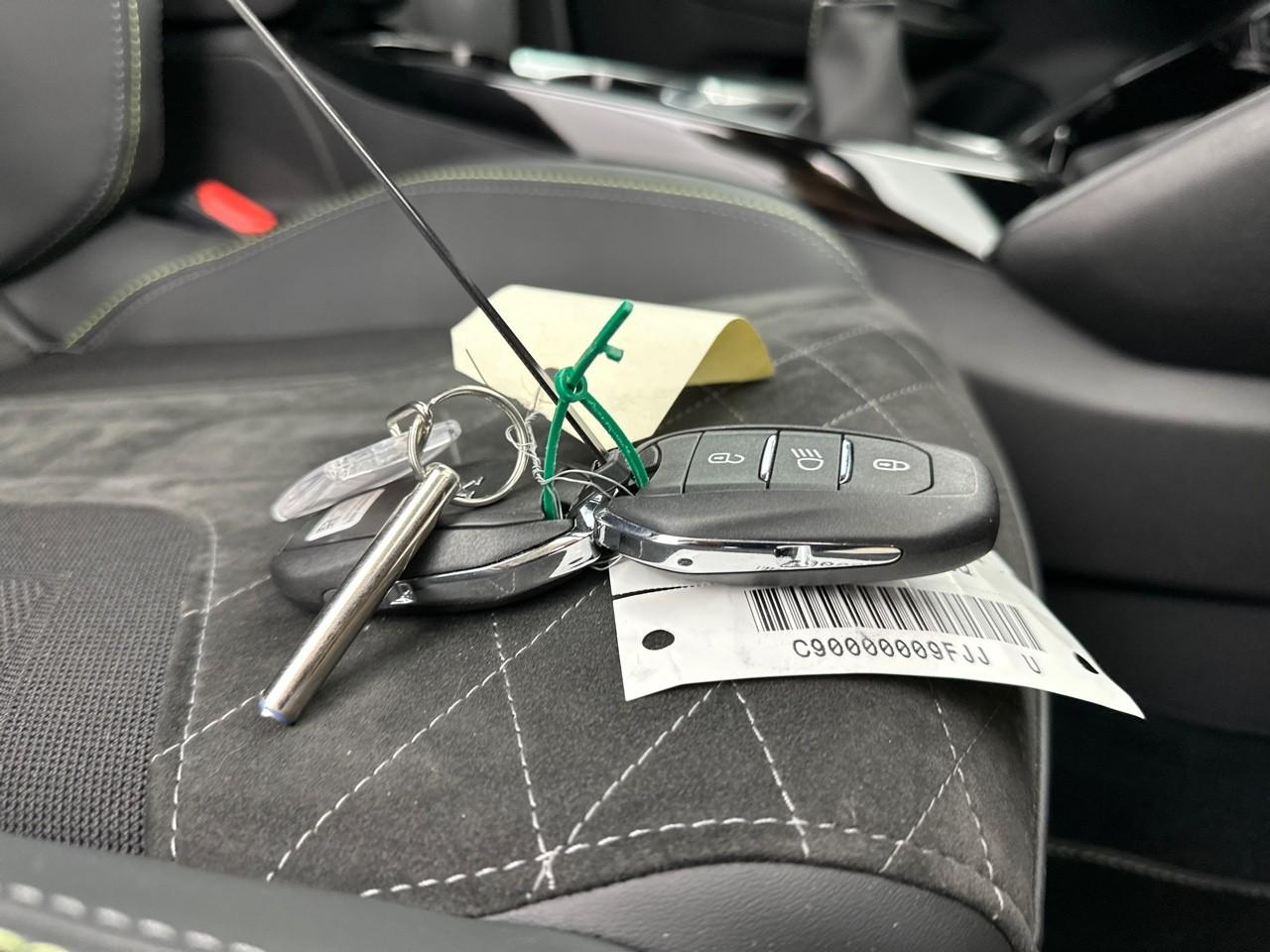 Peugeot 208 puretech 100 s&s bvm6 gt pack — photo 36