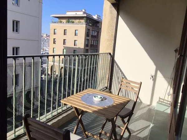 Rare à la location - terrasse ensoleillée - immeuble pouillon