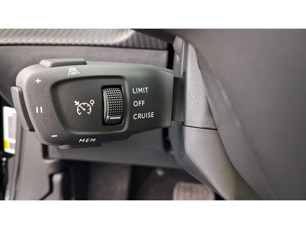 Peugeot 2008 hybrid 145 e-dcs6 allure — photo 30