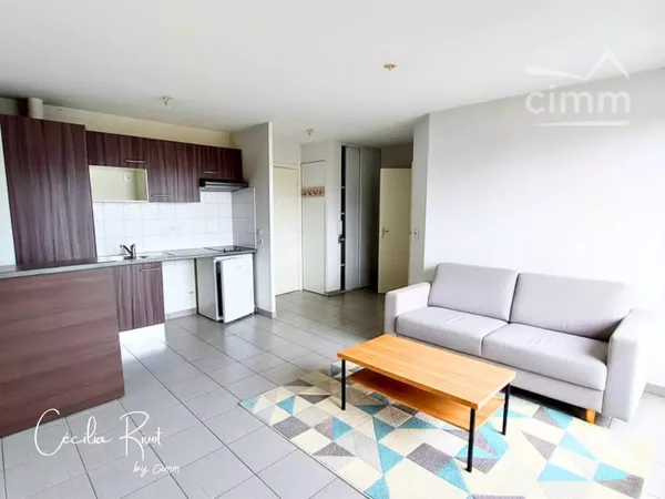 T2 avec Balcon, ascenseur  et 2 places de parkingà Artigues