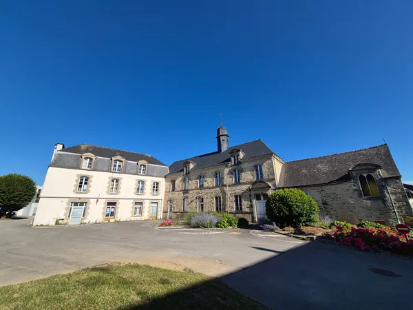 Immeuble tertiaire Josselin 750 m2