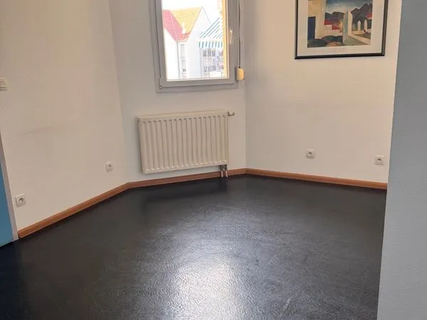 3 pièces à vendre St-Louis Centre 700 m frontières