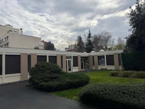 Local commercial 815 m²