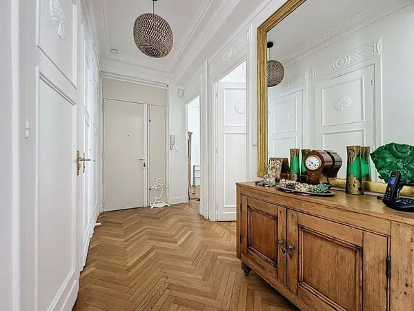 Appartement 1 pièce 100 m²