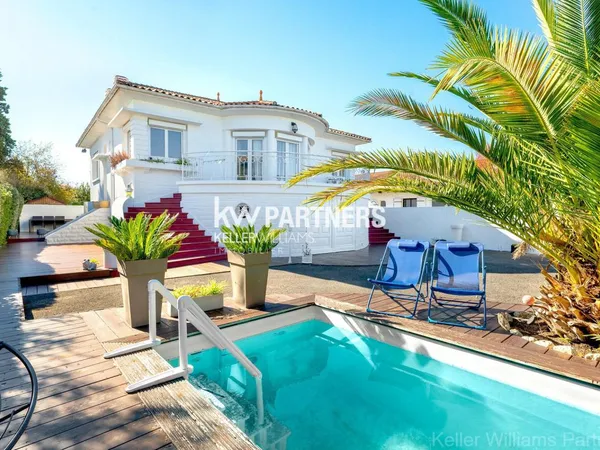 Villa de Standing avec Piscine et Jardin - 213 m² de Pure Élégance