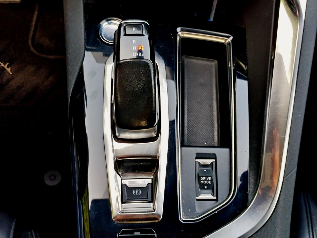 Peugeot 3008 hybrid4 300 e-eat8 gt line — photo 15