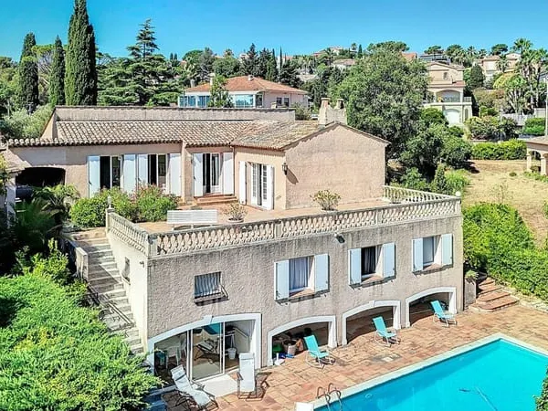 Villa 10 pièces 275 m²