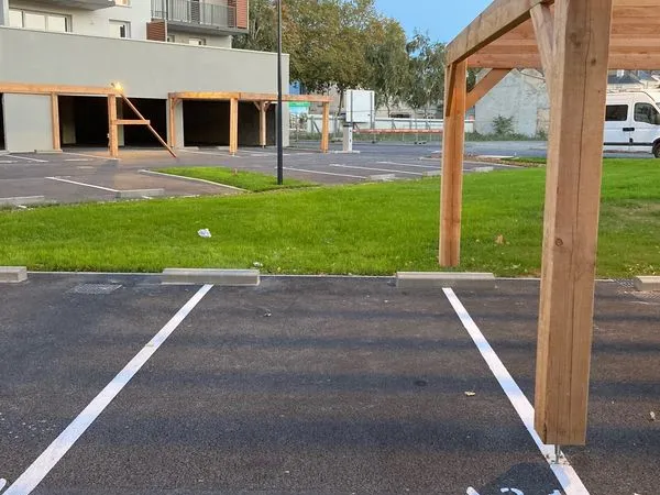 A louer - Place de parking extérieure sécurisée