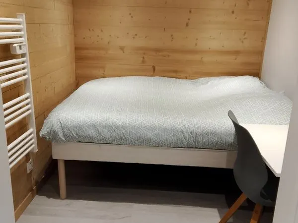 Chambre meublée indépendante
