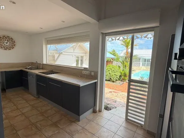 Villa 2 espaces nuits dans petite résidence avec piscine , campagne saint François