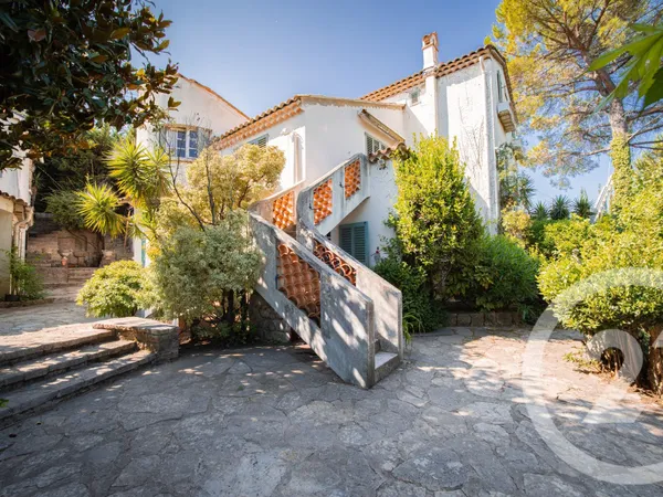 Maison 14 pièces 463 m²