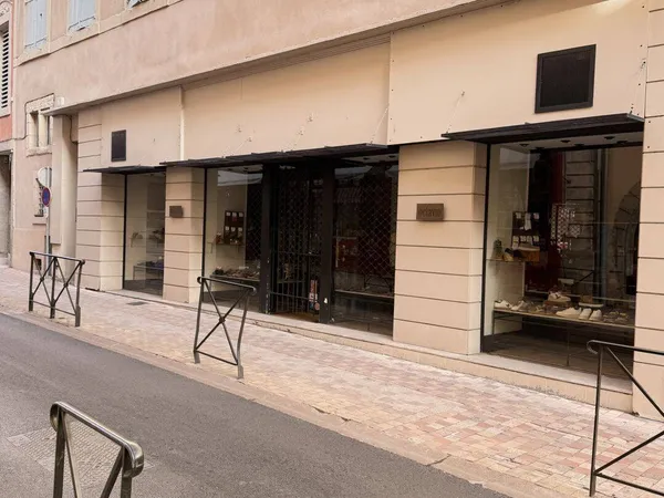 Local commercial 122 m²