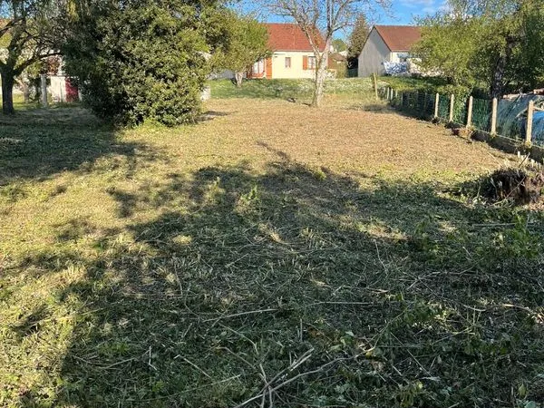Terrain constructible pour deux pavillons