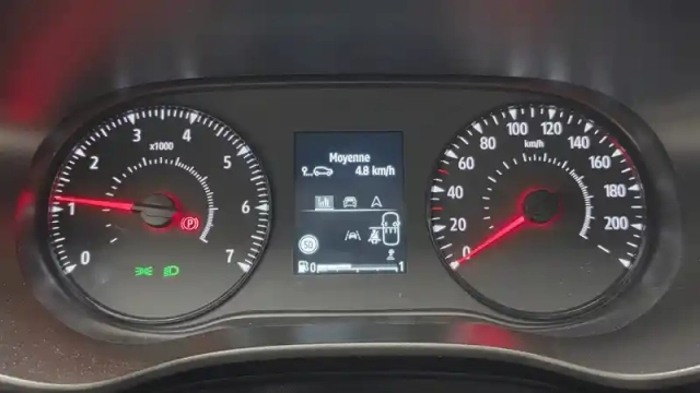 Dacia Sandero sce 65 — photo 10