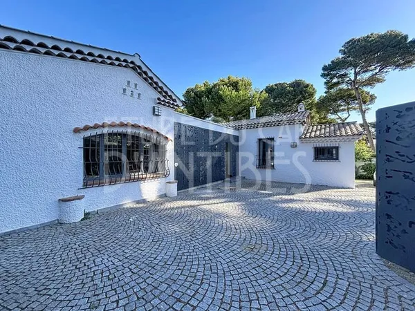 Villa à louer au Cap d'Antibes - Belle vue mer