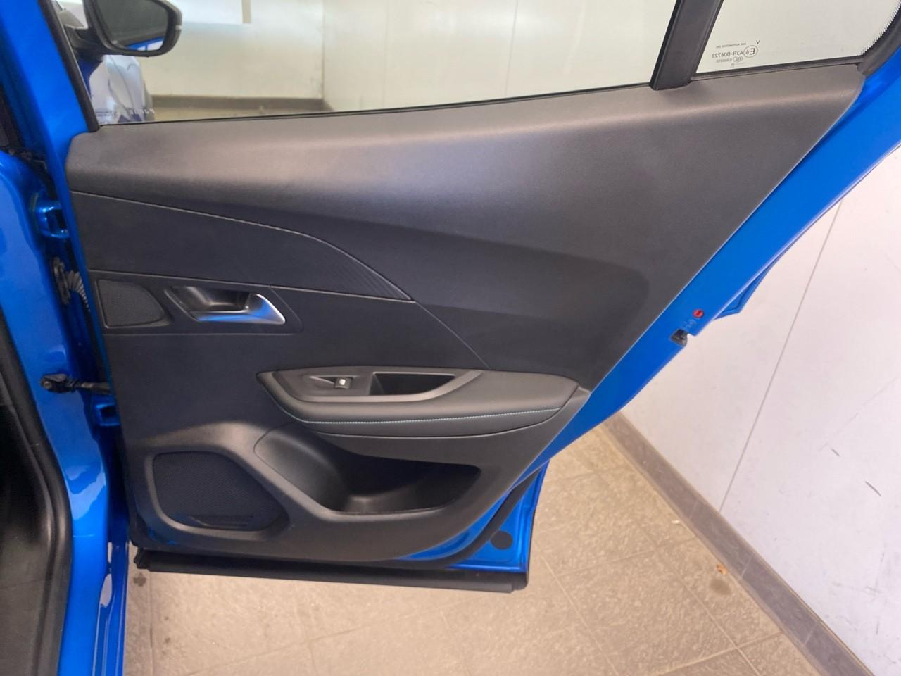 Peugeot 2008 puretech 100 s&s bvm6 allure — photo 25
