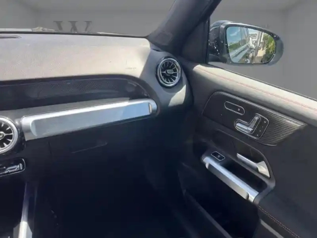 Mercedes Glb 200 d amg line — photo 13