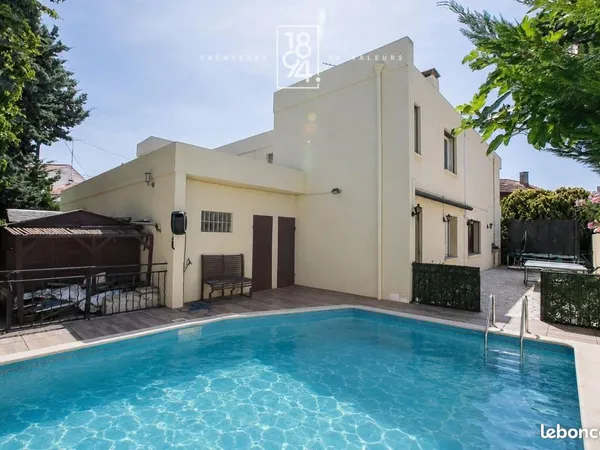 Maison 6 pièces 230 m²