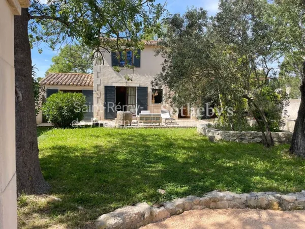 Charmante maison avec jardin au coeur du Paradou, dans les Alpill