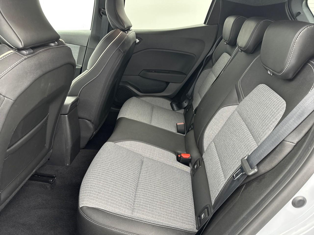 Renault Clio tce 90 ch gsr2 techno — photo 11