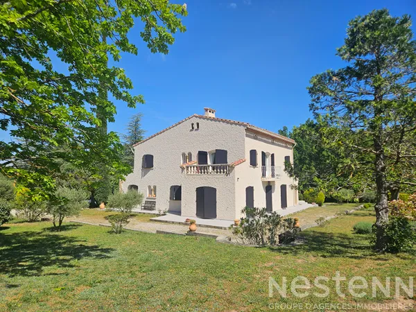 Élégante propriété familiale avec vue panoramique sur la Sainte-Victoire . Un art de vivre au coeur 