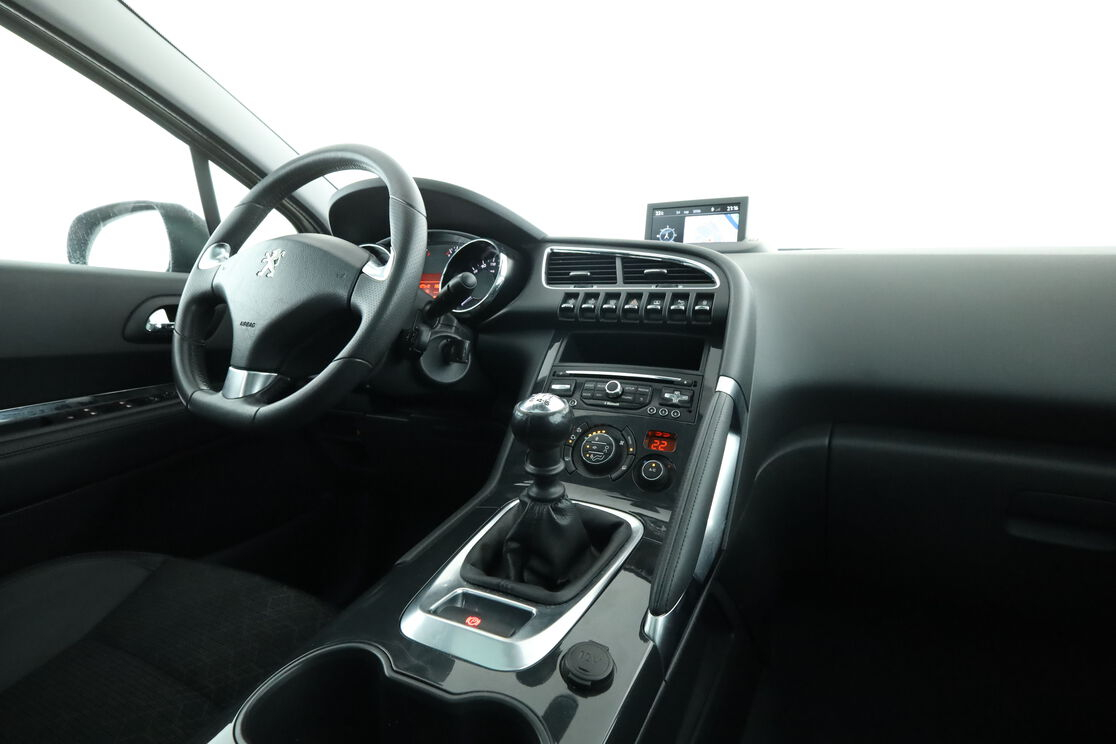 Peugeot 3008 1.6 Blue-HDi Allure — photo 12