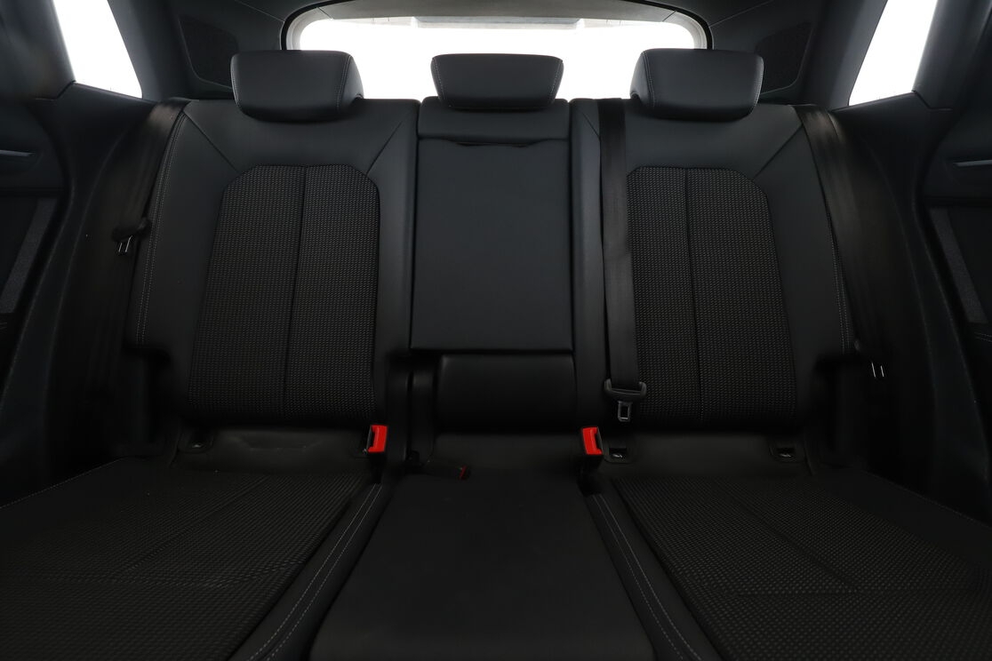 Audi Q3 35 TFSI S Line S Tronic 7 — photo 14