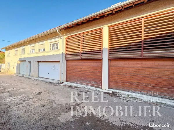 Local 11 pièces 270 m²