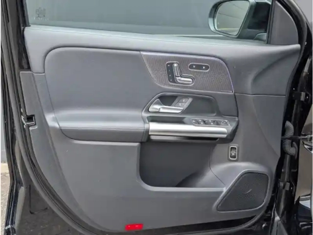 Mercedes Eqa 350 4matic — photo 16