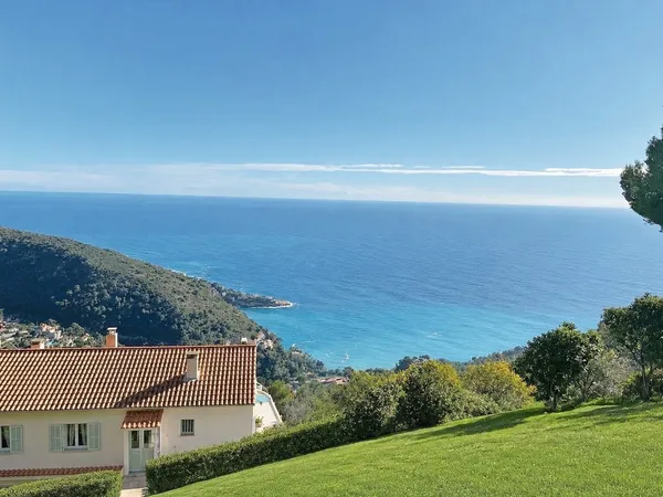 UN DES DERNIERS TERRAINS - CALME