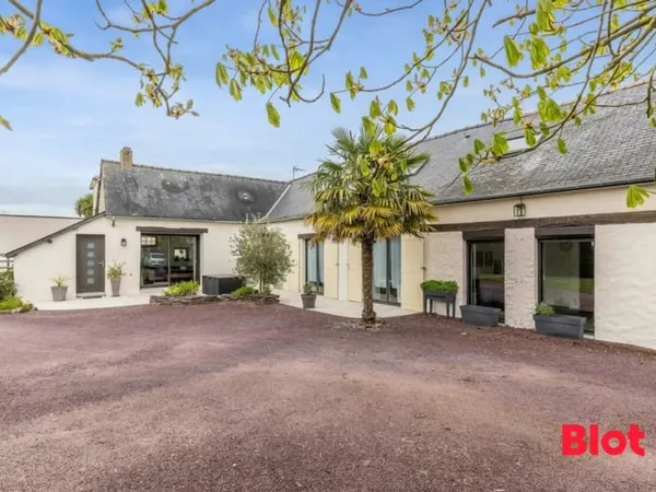 A VENDRE chez BLOT à CHAVAGNE proche Centre Longère de 149m² 4 chs sur 975m2 de terrain