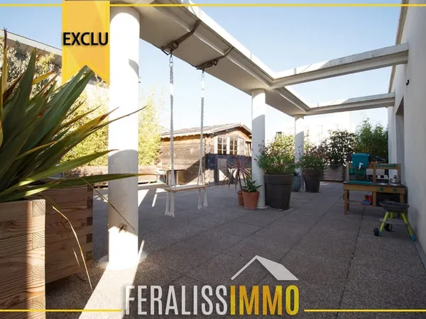 Superbe appartement au dernier étage avec terrasse de 30 m2