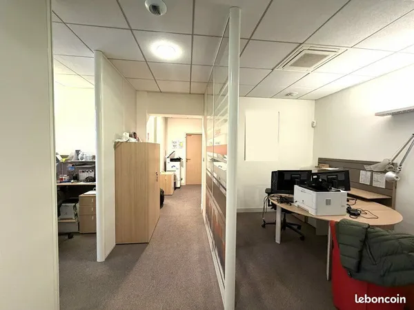Local commercial 216 m² JUVIGNAC
