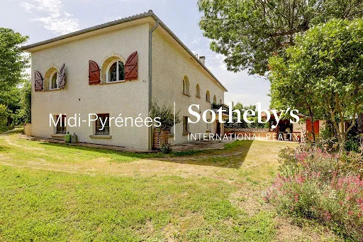 Maison 11 pièces 260 m²