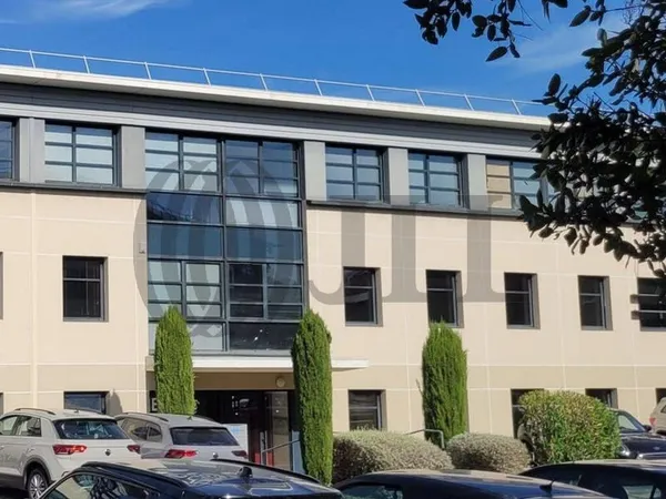 Bureau 775 m²
