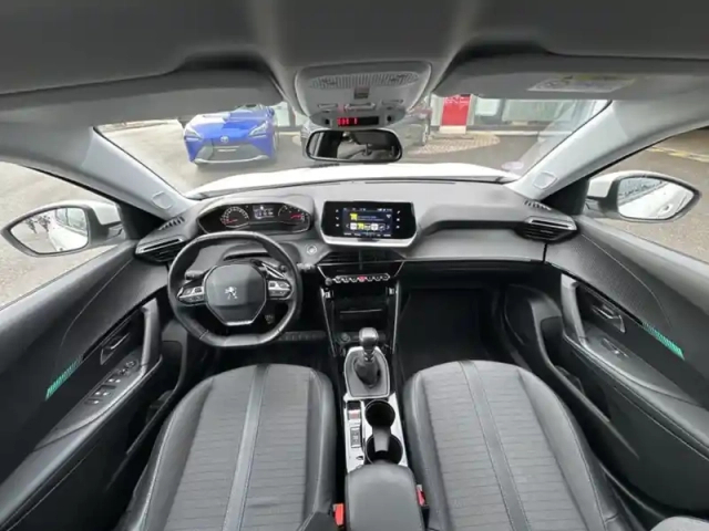 Peugeot 2008 1.2 100 allure — photo 11