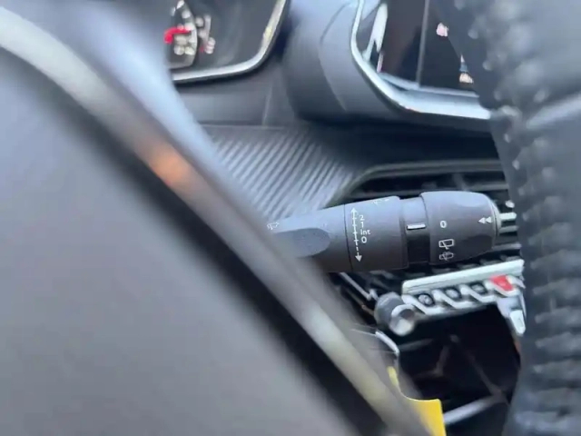 Peugeot 208 puretech 100 s&amp;s bvm6 style — photo 18