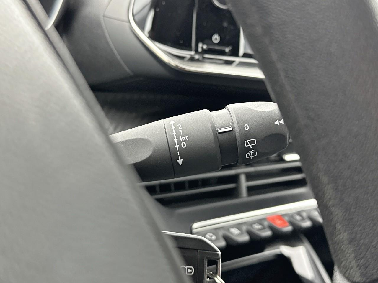 Peugeot 208 puretech 75 s&s bvm5 like — photo 18