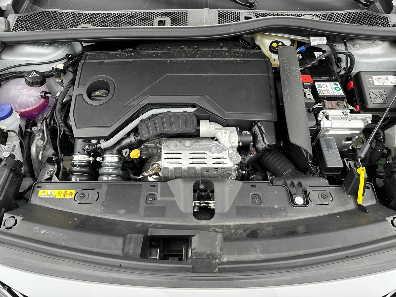 Peugeot 2008 hybrid 110 e-dcs6 allure — photo 13