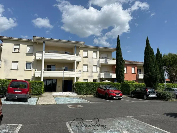 APPARTEMENT T2 DANS RESIDENCE SECURISEE AVEC PISCINE