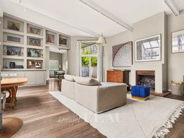 Saint-Cloud - Montretout - Maison de style loft d'architecte de 317 m² avec cour intérieure.