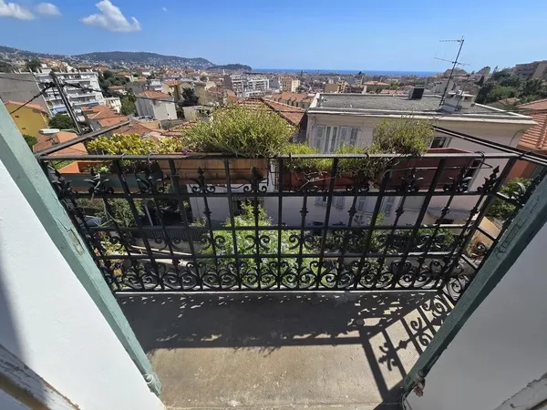 Proche Libération 2 Pièces à rénover vue panoramique