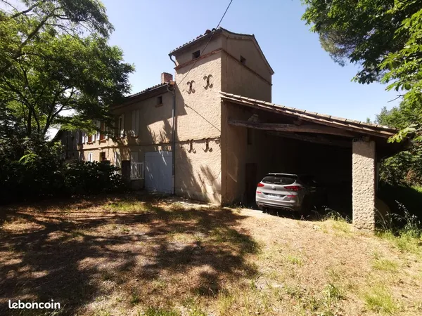 Corps de ferme à rénover sur 18 886 m² - 237 m² habitables - Dépendances - 360 000