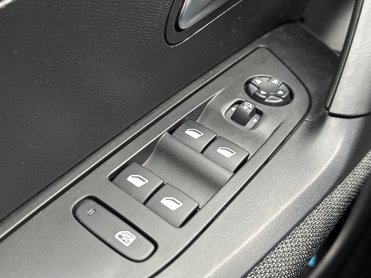 Peugeot 2008 puretech 130 s&s eat8 style — photo 15