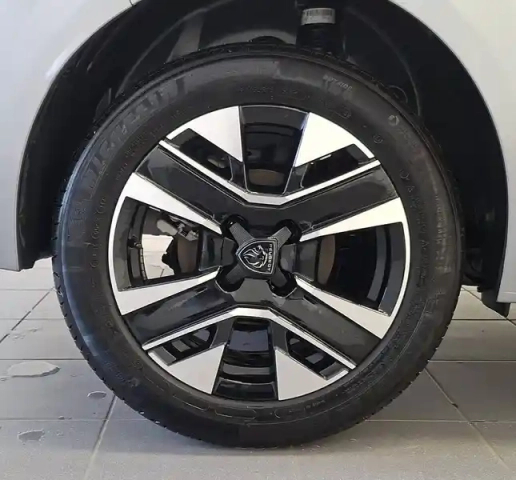 Peugeot 208 hybrid 100 e-dcs6 — photo 12
