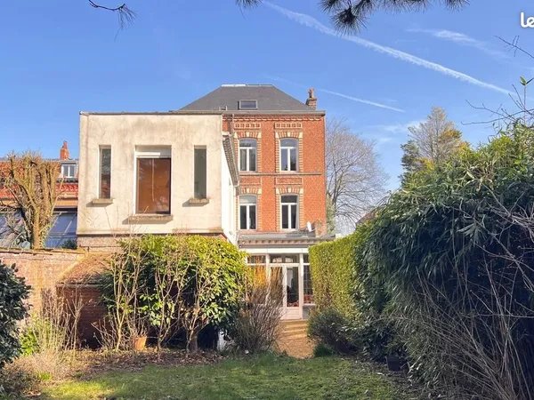 Maison 15 pièces 300 m²