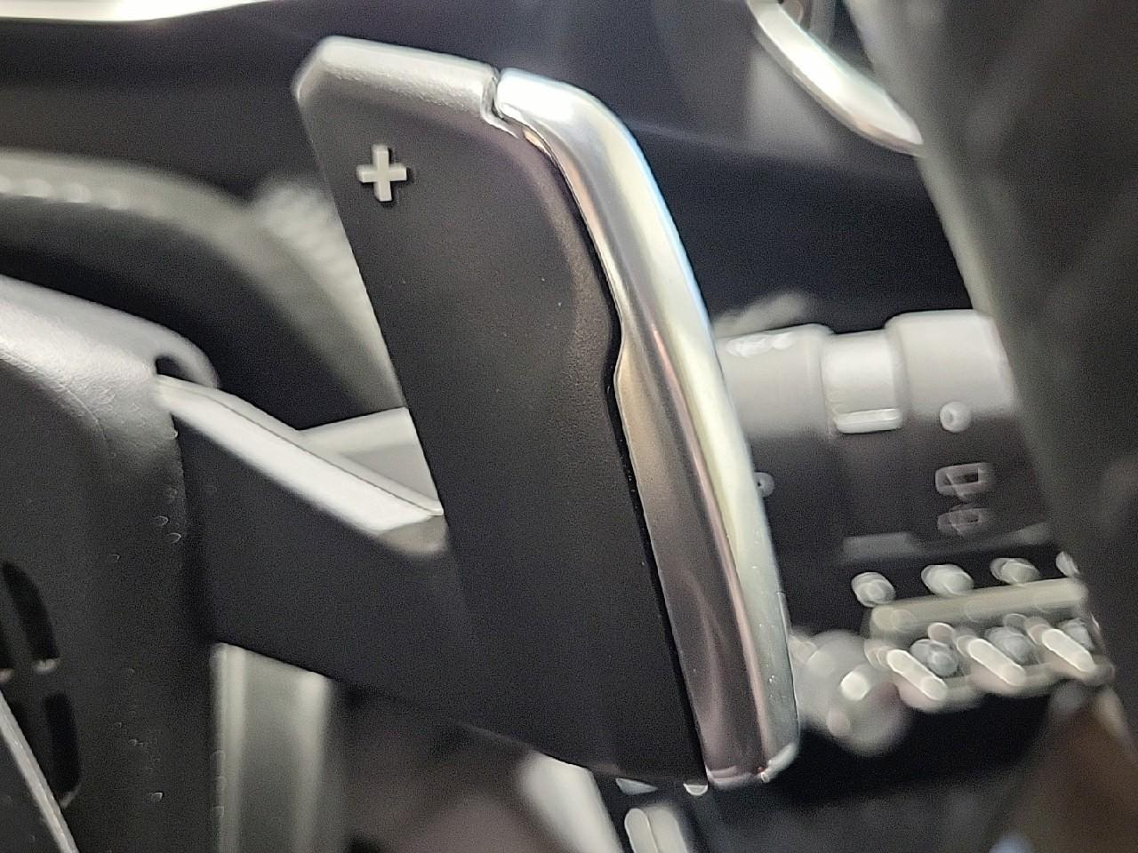 Peugeot 2008 puretech 130 s&s eat8 allure pack — photo 18