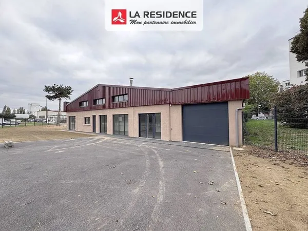 Boutique 4 pièces 200 m²